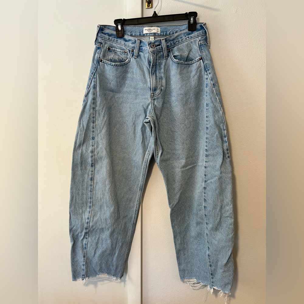 Abercrombie Curve Love Mid Rise Barrel Jean 27 Long